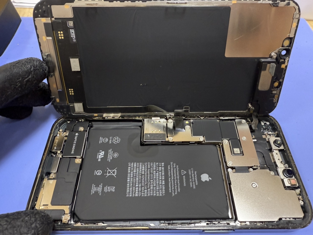 iPhone 12 Pro Maxのバッテリー交換｜電池の減りが早い原因と即日修理のメリットを解説