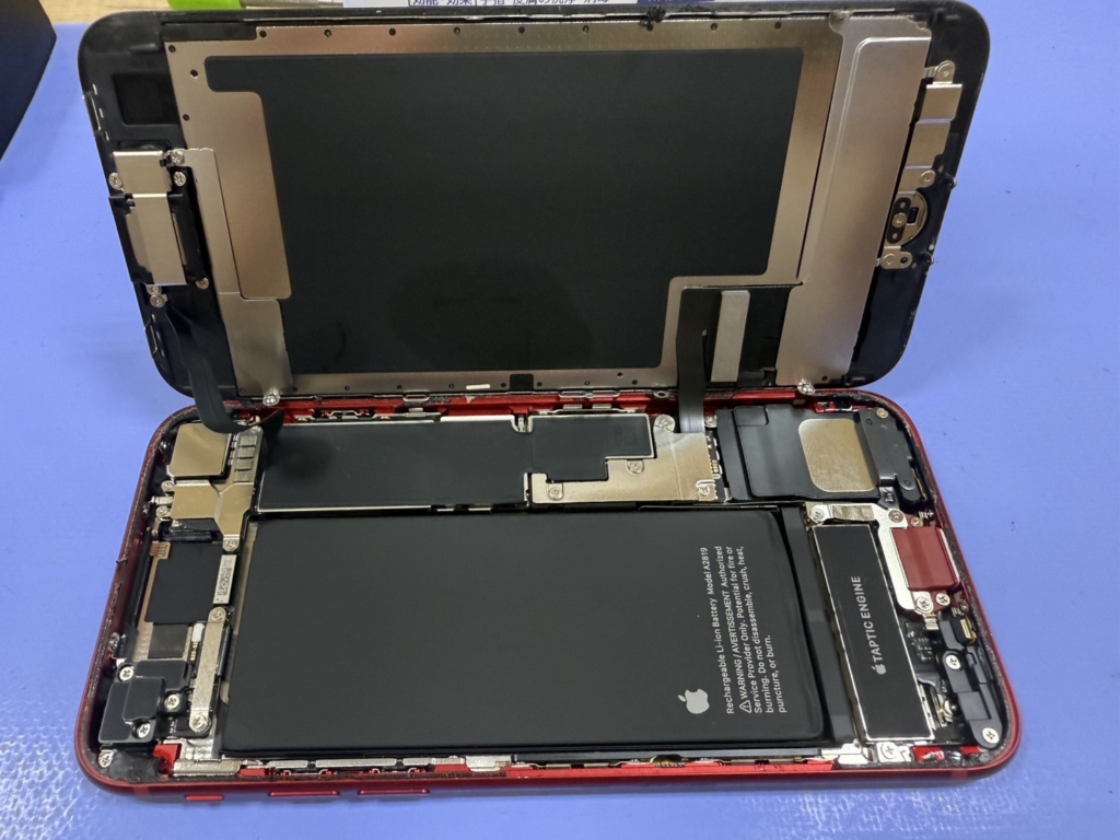 iPhone SE3の画面修理｜ガラス割れ放置のリスクとデータそのまま即日修理のメリット