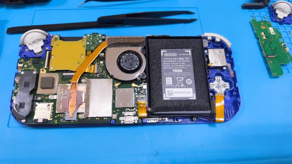 Switch Liteのスティック修理｜勝手に動く「ドリフト」の原因と即日修理のメリット