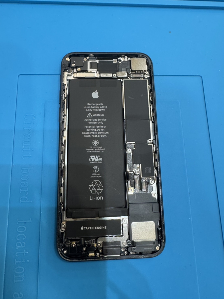 iPhone SE2のバッテリー交換｜電池の減りが早い原因と即日修理のメリットを解説