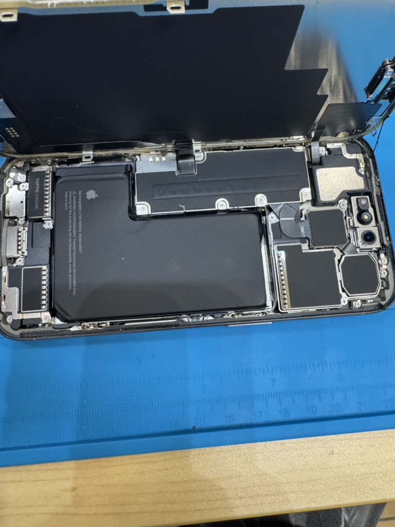 iPhone 15 Proの画面修理とバッテリー交換｜最新モデルを即日で直すメリットと注意点