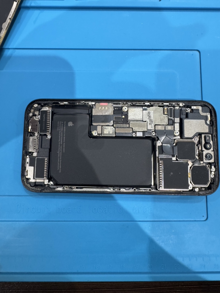 iPhone 15 Pro Maxの水没修理｜電源が入らない時の正しい対処法とデータ復旧を成功させるコツ