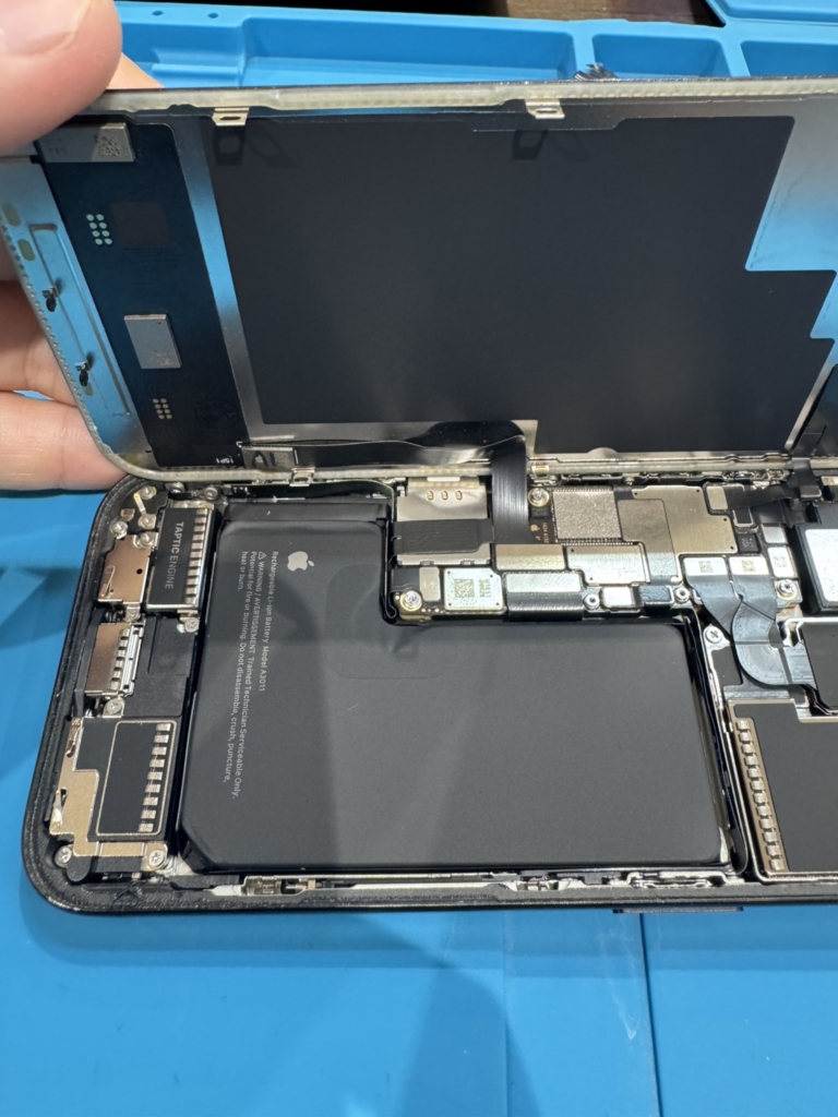 タイトル：iPhone 15 Proの画面修理｜最新チタニウムモデルの破損をデータそのまま即日修理する方法