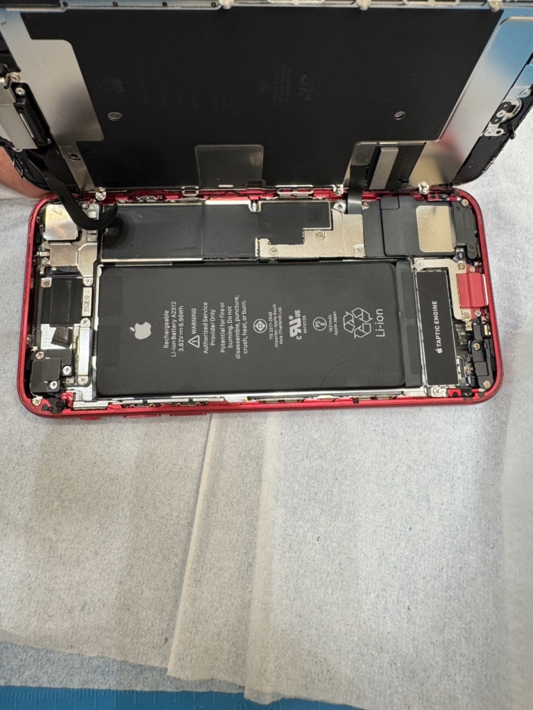iPhone SE2のバッテリー交換目安はいつ？電池の減りが早い原因と即日修理のメリットを解説