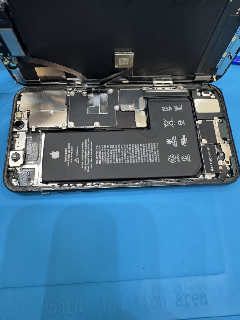 iPhone 11 Proの画面修理｜緑の画面明滅やタッチ不良をデータそのまま即日修理する方法