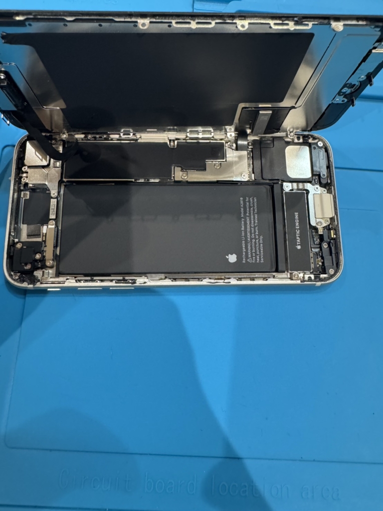 タイトル：iPhone SE（第3世代）のバッテリー交換目安は？2026年も現役で使い続けるための延命メンテナンス術