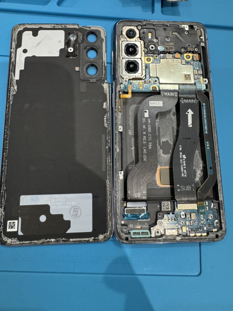 【Galaxy S21】水没で起動しない・画面が映らない!データそのまま即日で水没復旧&バッテリー交換する方法