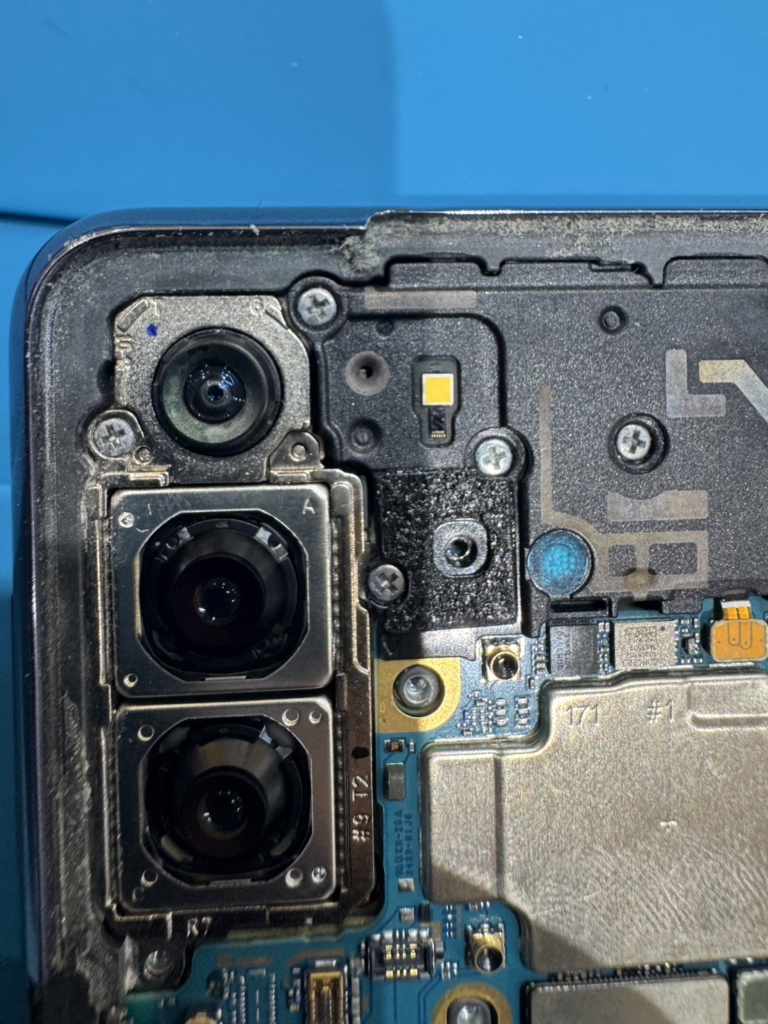 【Galaxy S21】水没で起動しない・画面が映らない!データそのまま即日で水没復旧&バッテリー交換する方法
